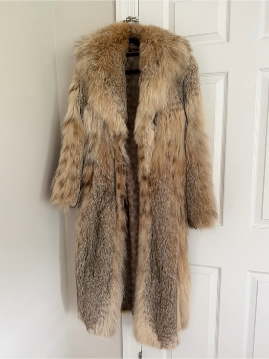 Jackets & Blazers - Women's Long Genuine RARE Canadian Lynx Fur Coat - Tan